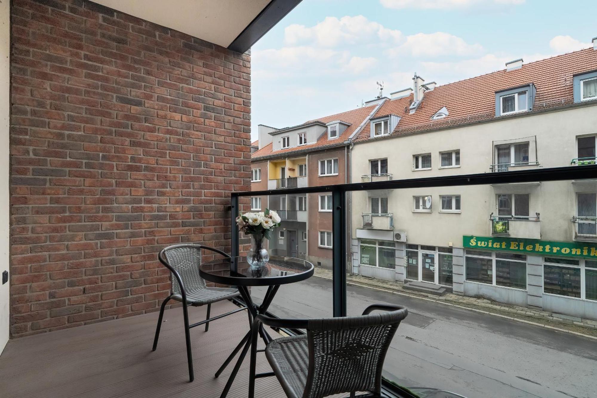 Apartment With Balcony And Free Parking In Poznan By Noclegi Renters 外观 照片